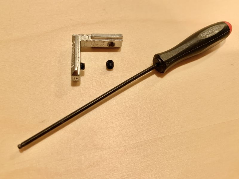 File:Corner bracket set screws.jpg